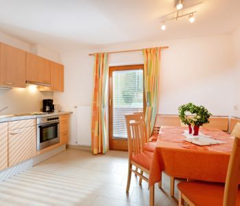 Gasthaus-Franzl-Ellmau-Kapellenweg-10-Anita-Hochfilzer-Appartement-Kueche-.jpg